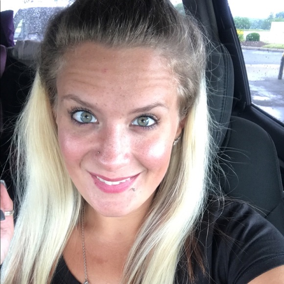 Meet your Posher, Heather - Picture 1 of 1